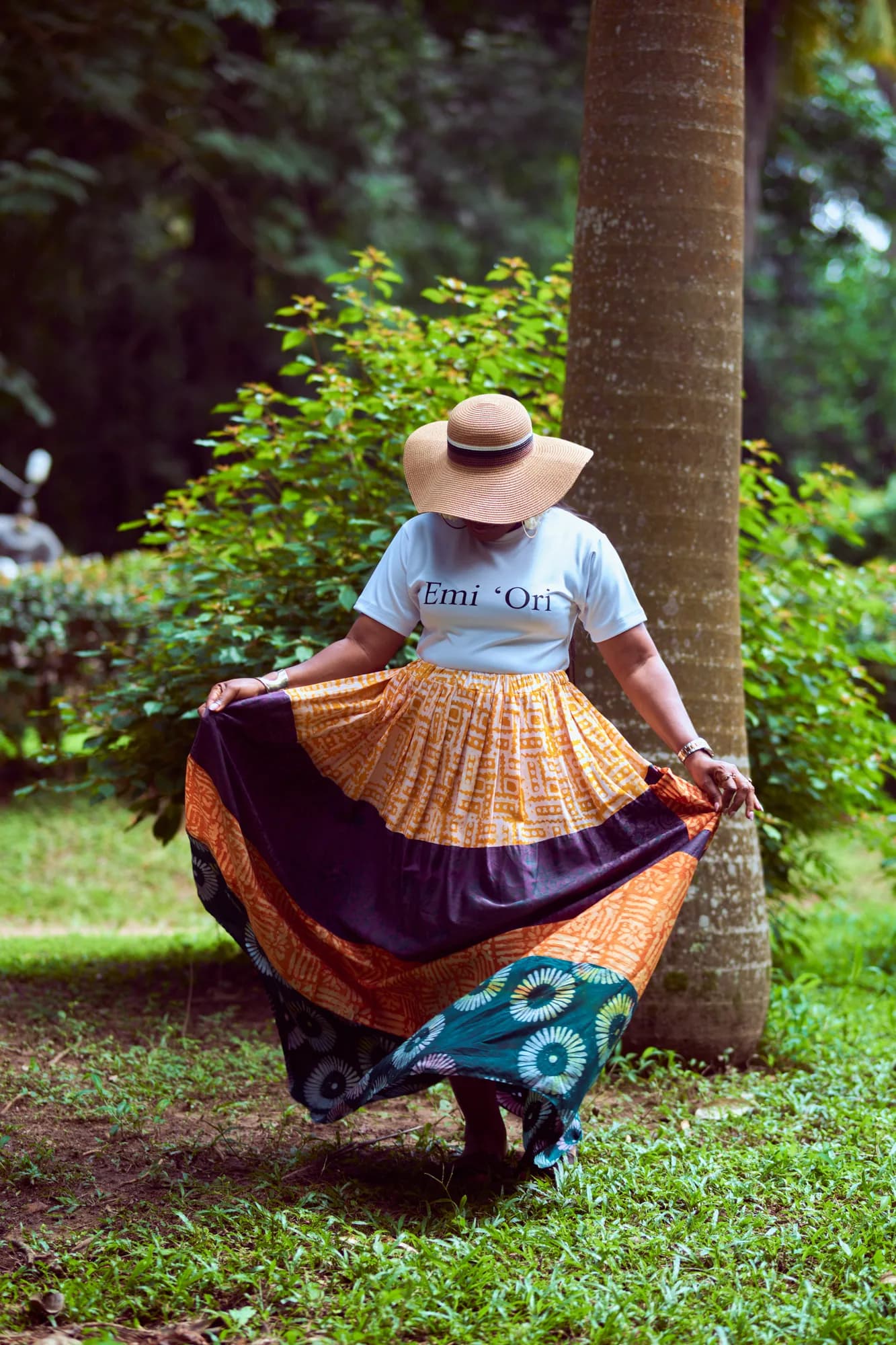 Ebahi turning in a garden